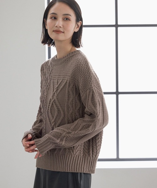 LAKOLE（ラコレ）の「3ゲージパッチケーブルプルオーバー / 988975（ニット/セーター・レディース・モカ/アイボリー/ネイビー・SMALL/MEDIUM）」の2枚目の写真