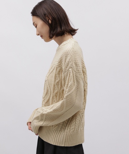 LAKOLE（ラコレ）の「3ゲージパッチケーブルプルオーバー / 988975（ニット/セーター・レディース・モカ/アイボリー/ネイビー・SMALL/MEDIUM）」の7枚目の写真