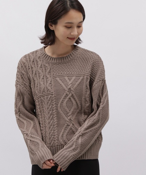 LAKOLE（ラコレ）の「3ゲージパッチケーブルプルオーバー / 988975（ニット/セーター・レディース・モカ/アイボリー/ネイビー・SMALL/MEDIUM）」の4枚目の写真