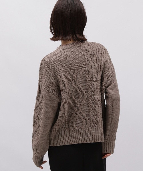 LAKOLE（ラコレ）の「3ゲージパッチケーブルプルオーバー / 988975（ニット/セーター・レディース・モカ/アイボリー/ネイビー・SMALL/MEDIUM）」の18枚目の写真