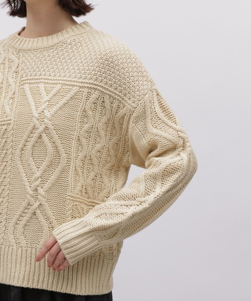 LAKOLE（ラコレ）の「3ゲージパッチケーブルプルオーバー / 988975（ニット/セーター・レディース・モカ/アイボリー/ネイビー・SMALL/MEDIUM）」の14枚目の写真