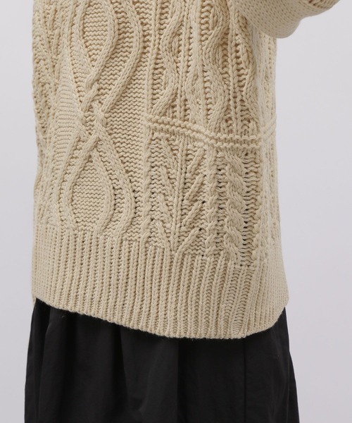 LAKOLE（ラコレ）の「3ゲージパッチケーブルプルオーバー / 988975（ニット/セーター・レディース・モカ/アイボリー/ネイビー・SMALL/MEDIUM）」の6枚目の写真