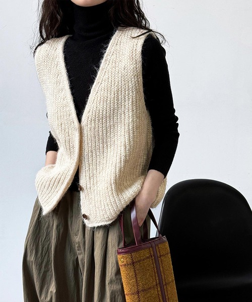 OSYAREVO（オシャレボ）の「ニット ベスト（ベスト・レディース・グレー/ブラウン/オフホワイト・FREE）」の2枚目の写真