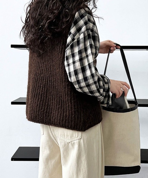 OSYAREVO（オシャレボ）の「ニット ベスト（ベスト・レディース・グレー/ブラウン/オフホワイト・FREE）」の6枚目の写真