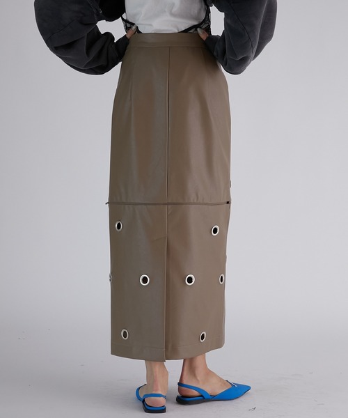 PRANK PROJECT（プランクプロジェクト）の「アイレットヴィーガンレザースカート / Eyelet Vegan Leather Skirt（スカート・レディース・ベージュ/ブラック・38/36）」の13枚目の写真