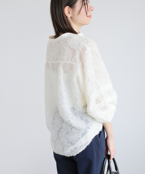 JOURNAL STANDARD relume（ジャーナルスタンダード　レリューム）の「《追加2》フラワージャガードスリーブタックブラウス（シャツ/ブラウス・レディース・ホワイト・FREE）」の2枚目の写真
