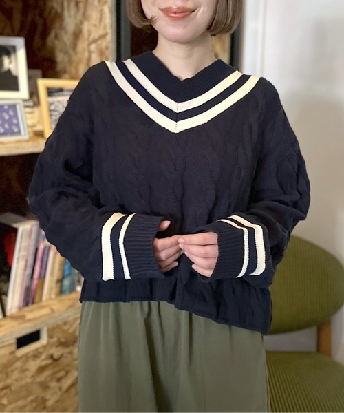 LEPSIM（レプシィム）の「7ゲージラインケーブルプルオーバー　101995（ニット/セーター・レディース・オフホワイト/ネイビー・FREE）」の2枚目の写真