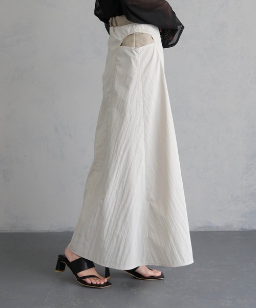 &g'aime（アンジェム）の「【&g’aime】ワッシャーナイロン混フレアスカート（スカート・レディース・グレイッシュベージュ/ブラック・FREE）」の12枚目の写真