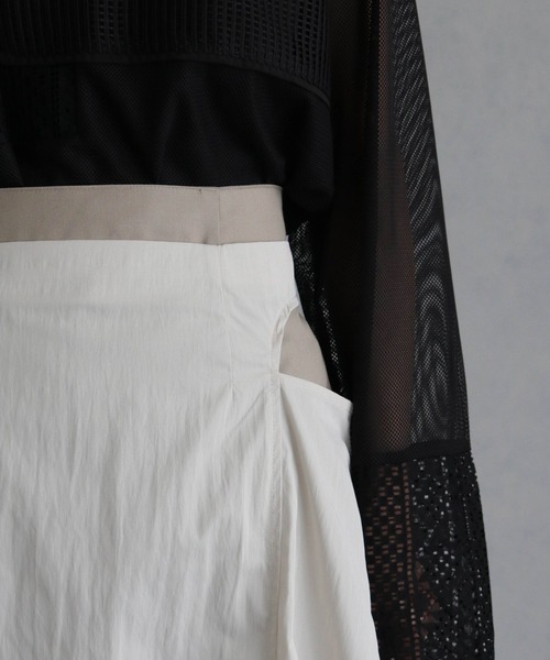 &g'aime（アンジェム）の「【&g’aime】ワッシャーナイロン混フレアスカート（スカート・レディース・グレイッシュベージュ/ブラック・FREE）」の13枚目の写真