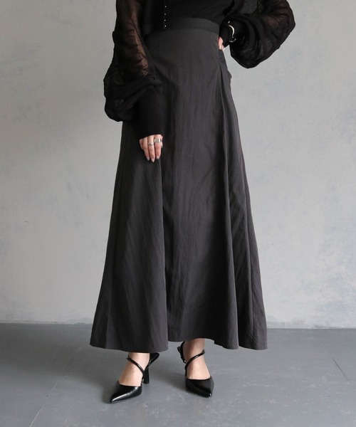 &g'aime（アンジェム）の「【&g’aime】ワッシャーナイロン混フレアスカート（スカート・レディース・グレイッシュベージュ/ブラック・FREE）」の4枚目の写真