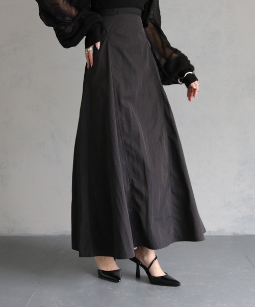 &g'aime（アンジェム）の「【&g’aime】ワッシャーナイロン混フレアスカート（スカート・レディース・グレイッシュベージュ/ブラック・FREE）」の5枚目の写真
