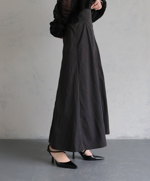 &g'aime（アンジェム）の「【&g’aime】ワッシャーナイロン混フレアスカート（スカート・レディース・グレイッシュベージュ/ブラック・FREE）」の9枚目の写真