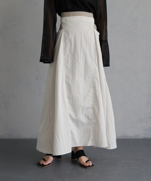 &g'aime（アンジェム）の「【&g’aime】ワッシャーナイロン混フレアスカート（スカート・レディース・グレイッシュベージュ/ブラック・FREE）」の8枚目の写真