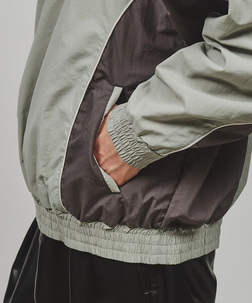 tk.TAKEO KIKUCHI（ティーケータケオキクチ）の「◆ナイロンアノラックブルゾン（セットアップ対応）（ブルゾン・メンズ・ブラック系4/グレー系4・88）」の5枚目の写真