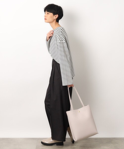 OPAQUE.CLIP（オペークドットクリップ）の「◆【軽量／A4サイズ対応／通勤対応】シュリンク合皮シンプルトートバッグ（トートバッグ・レディース・ベージュ/ライトグレー/ブラック/シルバー・00）」の5枚目の写真