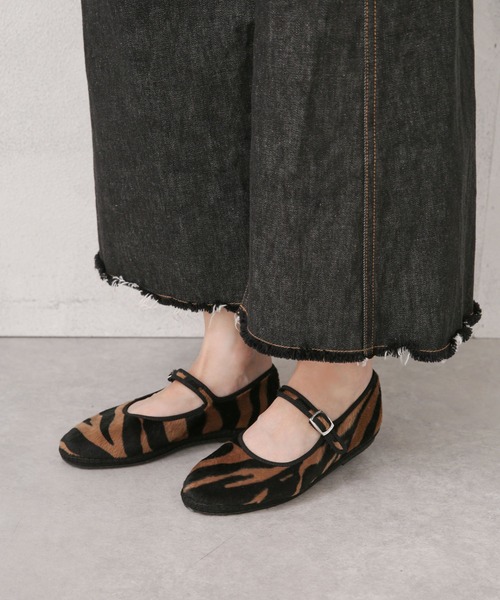 sciuscia シューシャ　黒 ベロア バレエシューズ ストラップ付き sciuscia シューシャ黒 ベロア バレエシューズ ストラップ付き