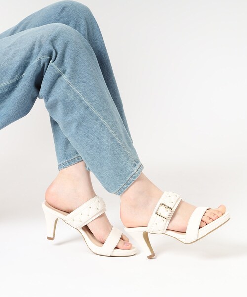 ESPERANZA(エスペランサ)の「ビジューバックルダブルベルトミュールサンダル 24SS(サンダル・レディース・ベージュ/ブラック/アイボリー・S/M/L/LL)」の2枚目の写真