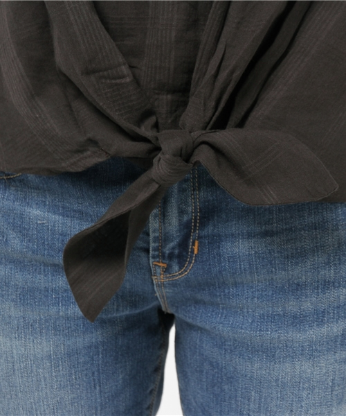 LBC(エルビーシー)の「コットンドビー裾リボンブラウス(シャツ/ブラウス・レディース・ダークグレー/マスタード・MEDIUM/LARGE)」の4枚目の写真