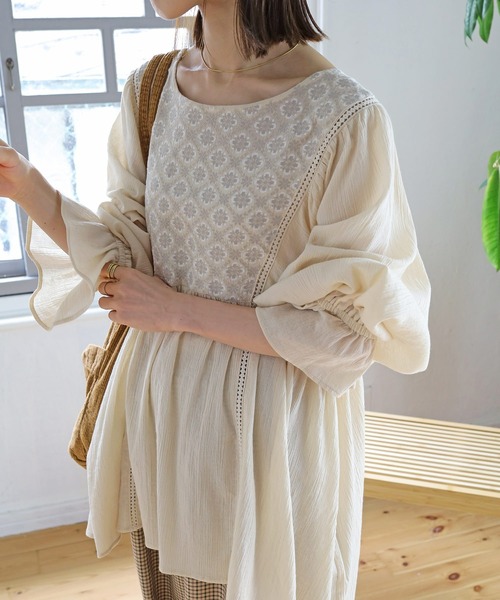 Crisp（クリスプ）の「フラワーブルームギャザーチュニック（チュニック・レディース・アイボリー/グレー・FREE）」の7枚目の写真