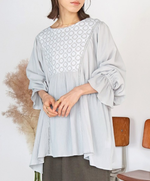 Crisp（クリスプ）の「フラワーブルームギャザーチュニック（チュニック・レディース・アイボリー/グレー・FREE）」の13枚目の写真