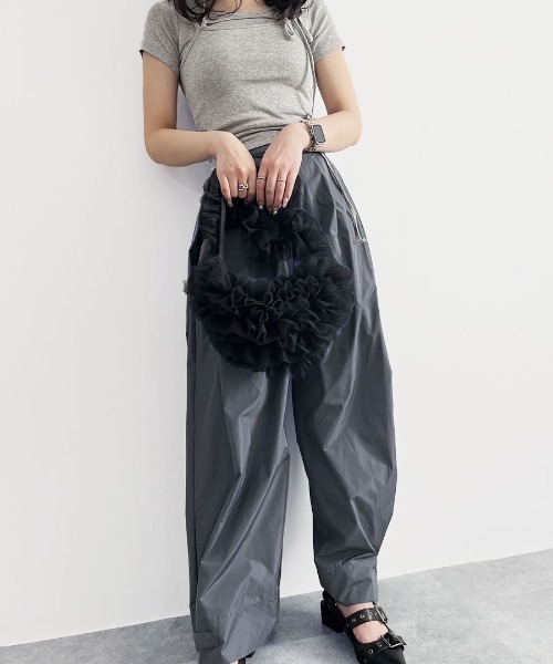 Reurie'(レウリィ)の「チュールショルダーバッグ/tulle shoulder bag シアー フリル ギャザー ワンショルダー ワンハンドル ミニバッグ トートバッグ ガーリー カジュアル 韓国 オーガンジー 3WAY マルチウェイ アイボリー ホワイト 白 ブラック 黒 グレー モノトーン くしゅくしゅ(メッセンジャーバッグ・レディース・ブラック/グレー/アイボリー・FREE)」の11枚目の写真
