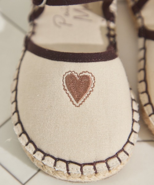 pairmanon（ペアマノン）の「エスパドリーユ風 ワンポイント刺繍サンダル（サンダル・キッズ・ライトベージュ/チャコールグレー・21/16/17/18/19/15 /20）」の7枚目の写真