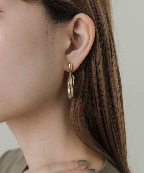 SMELLY（スメリー）の「ニュアンスメタルイヤリング（イヤリング・レディース・ゴールド/シルバー・-）」の7枚目の写真