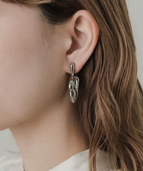 SMELLY（スメリー）の「ニュアンスメタルイヤリング（イヤリング・レディース・ゴールド/シルバー・-）」の9枚目の写真