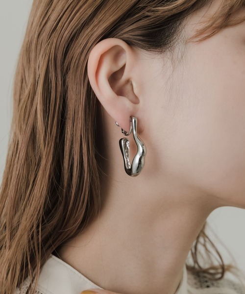 SMELLY（スメリー）の「ニュアンスメタルイヤリング（イヤリング・レディース・ゴールド/シルバー・-）」の10枚目の写真