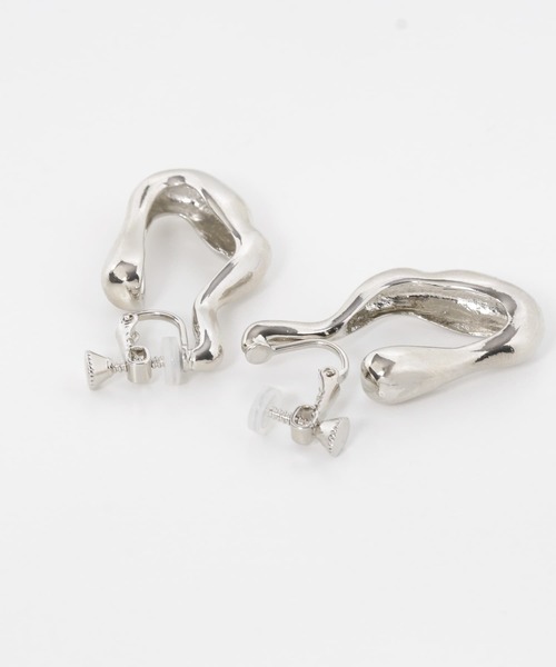 SMELLY（スメリー）の「ニュアンスメタルイヤリング（イヤリング・レディース・ゴールド/シルバー・-）」の5枚目の写真