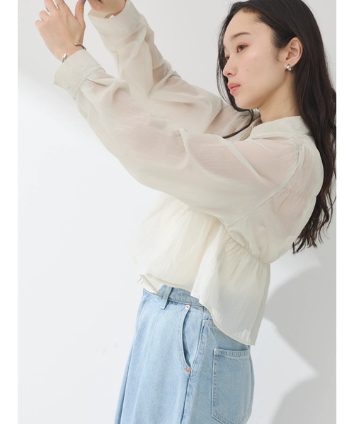 earth music&ecology(アースミュージックアンドエコロジー)の「シャーリングシャツ(シャツ/ブラウス・レディース・アイボリー/グレイッシュベージュ/コーラル・FREE)」の10枚目の写真