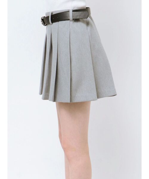 GYDA(ジェイダ)の「ベルトSETプリーツスカートライクショートパンツ(スカート・レディース・ブラック/グレー・FREE)」の17枚目の写真