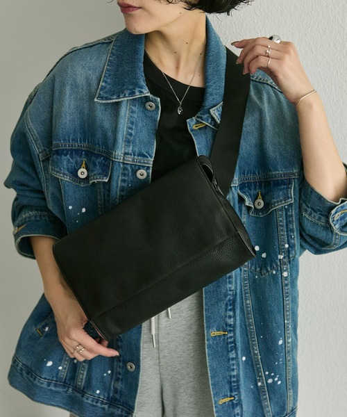 ear PAPILLONNER イアパピヨネ　ワイドテープショルダー　ブラック ear PAPILLONNER ショルダーバッグ バッグ 「本革/470g」ワイドテープ