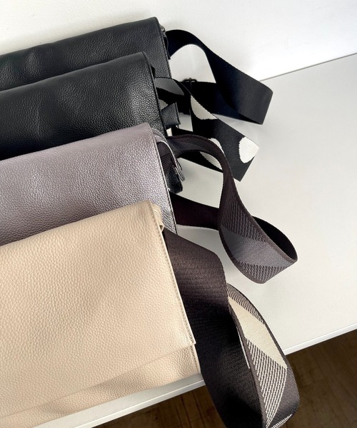 完売 大人気 美品 イアパピヨネ ワイドテープ ショルダーバッグ ブラック 黒 ear PAPILLONNER ショルダーバッグ バッグ 「本革/470g」ワイド