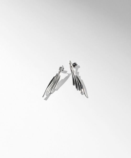 Andemiu(アンデミュウ)の「メタルウィングピアス140081(ピアス(両耳用)・レディース・ゴールド/シルバー・FREE)」の2枚目の写真