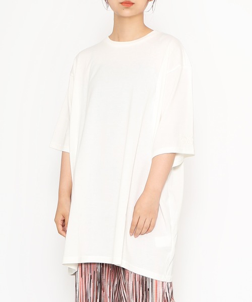 PUNYUS（プニュズ）の「スリーブロゴ刺繍Ｔシャツ（Tシャツ/カットソー・レディース・ベージュ/スミクロ/ホワイト・4/3/2/1）」の9枚目の写真