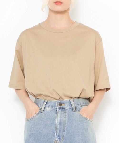 PUNYUS（プニュズ）の「スリーブロゴ刺繍Ｔシャツ（Tシャツ/カットソー・レディース・ベージュ/スミクロ/ホワイト・4/3/2/1）」の22枚目の写真