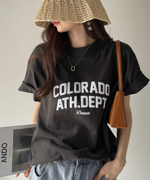 Ada.(エイダ)の「アソート フロントロゴ Tシャツ(Tシャツ/カットソー・レディース・ブラウン/ホワイト×レッド/ホワイト×グリーン/ホワイト×ブルー/ネイビー/チャコール/ブラック/ホワイト・FREE)」の6枚目の写真