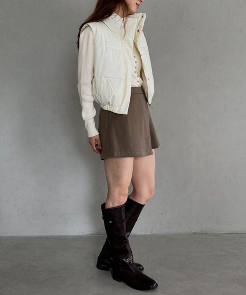 MYMOOD.（マイムード）の「PUクロップド中綿ベスト（ダウンベスト・レディース・ブラウン/ブラック/アイボリー・FREE）」の11枚目の写真