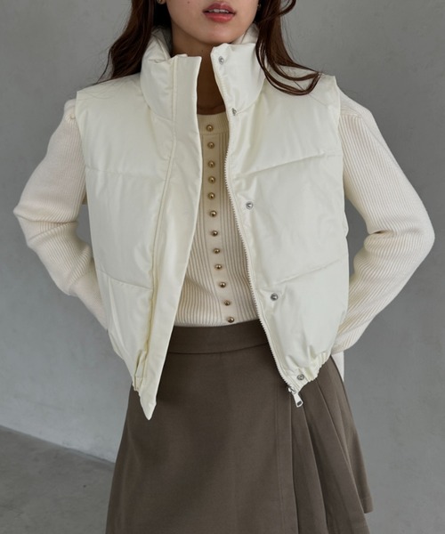 MYMOOD.（マイムード）の「PUクロップド中綿ベスト（ダウンベスト・レディース・ブラウン/ブラック/アイボリー・FREE）」の5枚目の写真