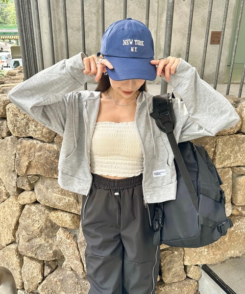 SHEPP(シープ)の「ネーム付き ショートジップアップパーカー(パーカー・レディース・グレー/アイボリー/ブラック/ピンク・F)」の1枚目の写真