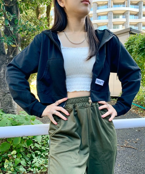 SHEPP(シープ)の「ネーム付き ショートジップアップパーカー(パーカー・レディース・グレー/アイボリー/ブラック/ピンク・F)」の3枚目の写真