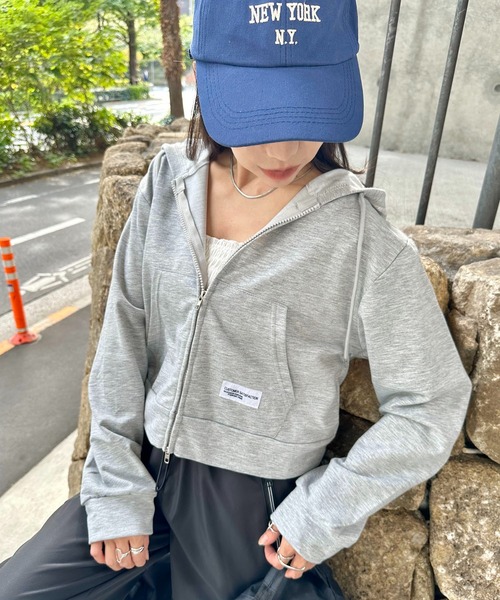 SHEPP(シープ)の「ネーム付き ショートジップアップパーカー(パーカー・レディース・グレー/アイボリー/ブラック/ピンク・F)」の18枚目の写真