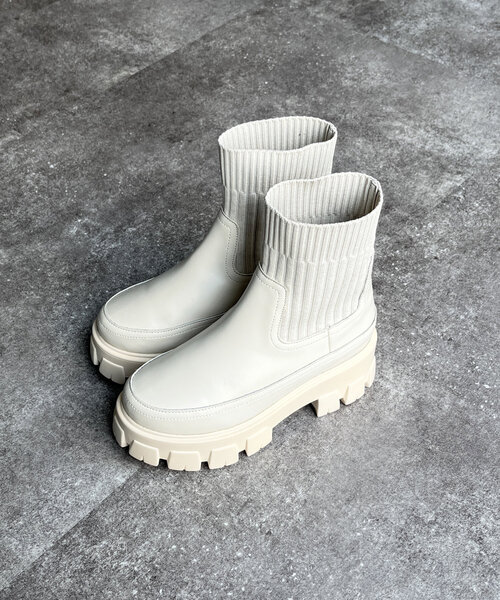 CPCM（シーピーシーエム）の「厚底ニットカジュアルブーツ（ブーツ・レディース・アイボリー/ブラック・LARGE/MEDIUM/SMALL）」の4枚目の写真