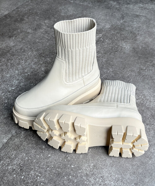 CPCM（シーピーシーエム）の「厚底ニットカジュアルブーツ（ブーツ・レディース・アイボリー/ブラック・LARGE/MEDIUM/SMALL）」の5枚目の写真