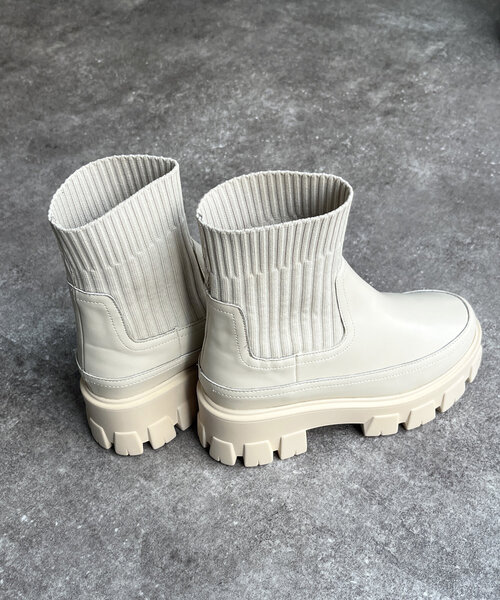 CPCM（シーピーシーエム）の「厚底ニットカジュアルブーツ（ブーツ・レディース・アイボリー/ブラック・LARGE/MEDIUM/SMALL）」の6枚目の写真