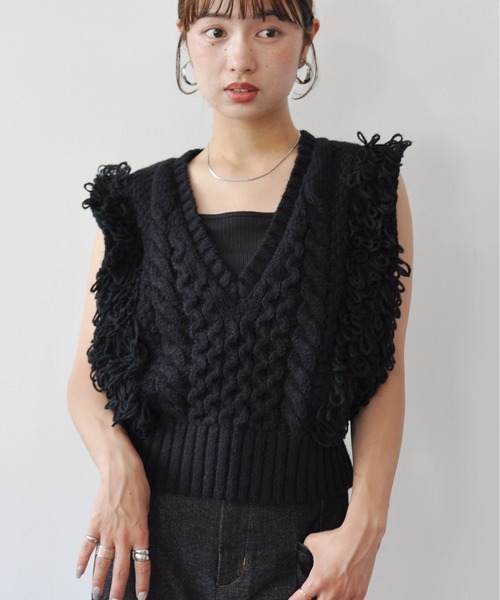 Meli rich（メリーリッチ）の「フリンジバルキーニットベスト（ベスト・レディース・アイボリー/ブラック/グレー・FREE）」の8枚目の写真