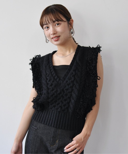 Meli rich（メリーリッチ）の「フリンジバルキーニットベスト（ベスト・レディース・アイボリー/ブラック/グレー・FREE）」の13枚目の写真