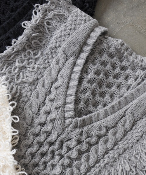 Meli rich（メリーリッチ）の「フリンジバルキーニットベスト（ベスト・レディース・アイボリー/ブラック/グレー・FREE）」の5枚目の写真