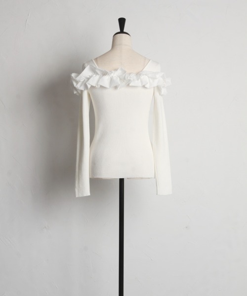 トッコクローゼット tocco closet パール付きフリル切り替えリブニットプルオーバー パール付きフリル切り替えリブニットプルオーバー